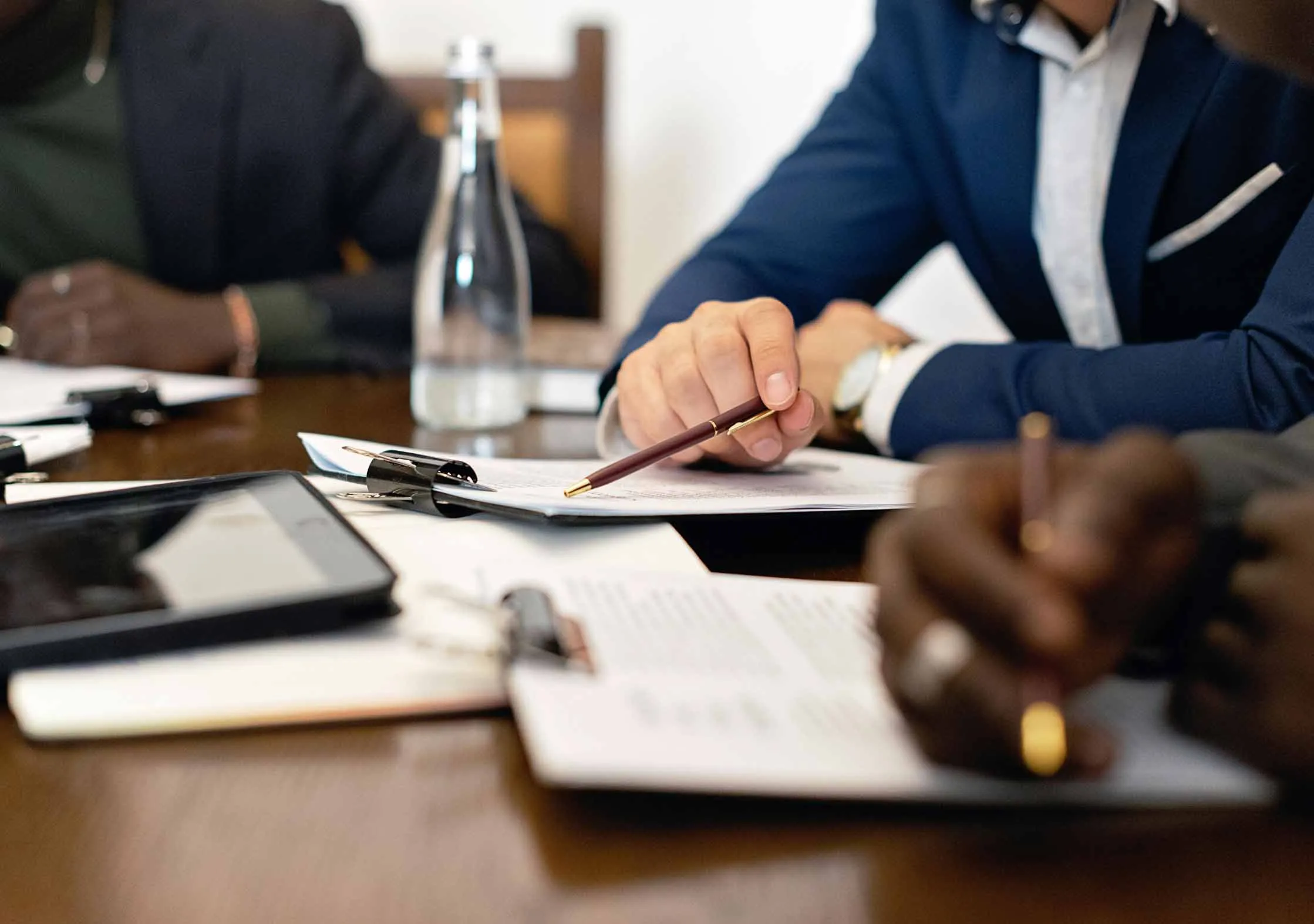 Compromisso com uma advocacia exigente, ética e orientada para o cliente.